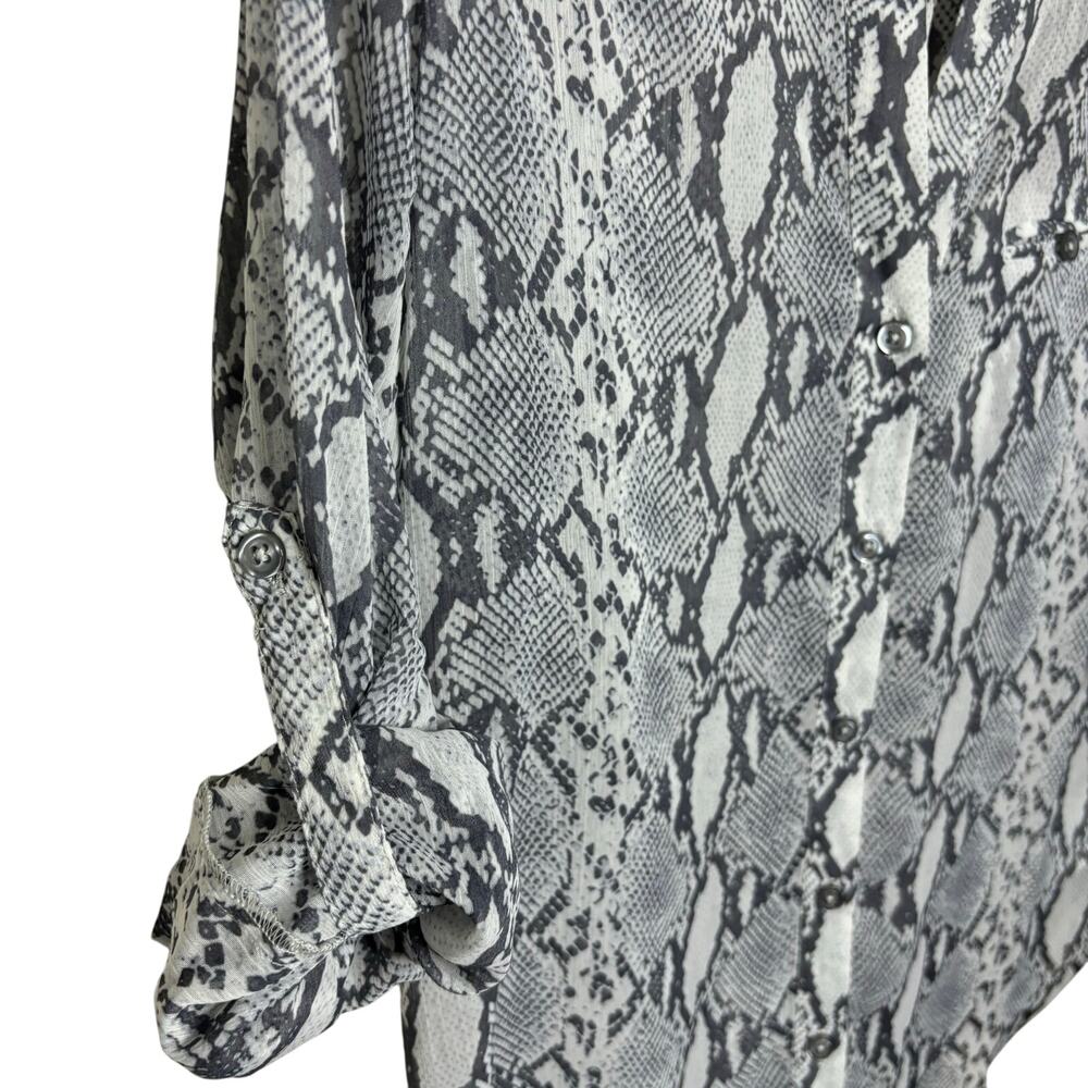 Kut from the Kloth Sinclaire Snake Print Button Up Blouse Women's Size Small - Picture 3 of 11